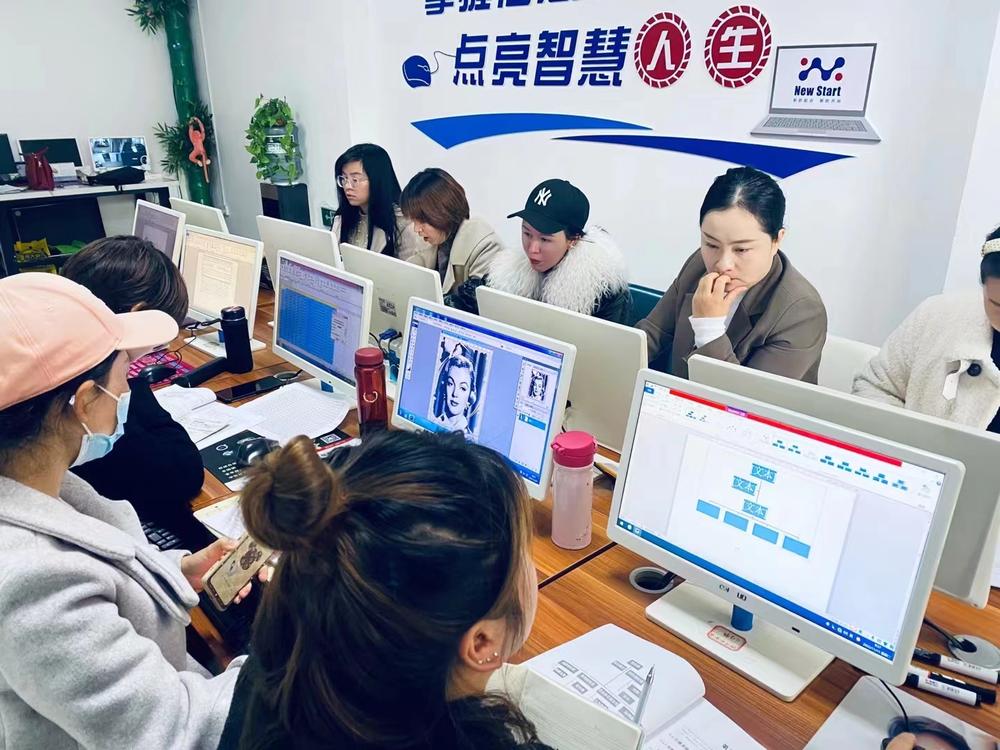 高新5路校区办公学员理论课